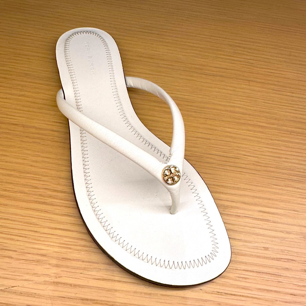 NIB Tory Burch Chelsea Light Cream Leather Logo Rubber Sole Flip Flops Size 9